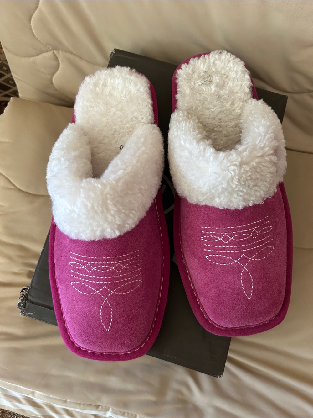 Ariat Fuchsia Suede-Look Fleece Lined Slip-On Slippers